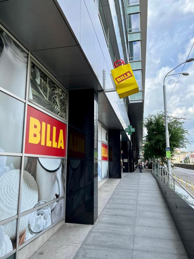 1 St May Plaza De Luxe Bratislava Exterior foto